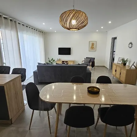 Holiday home Nesehome, Maison A Proximite Du Futuroscope